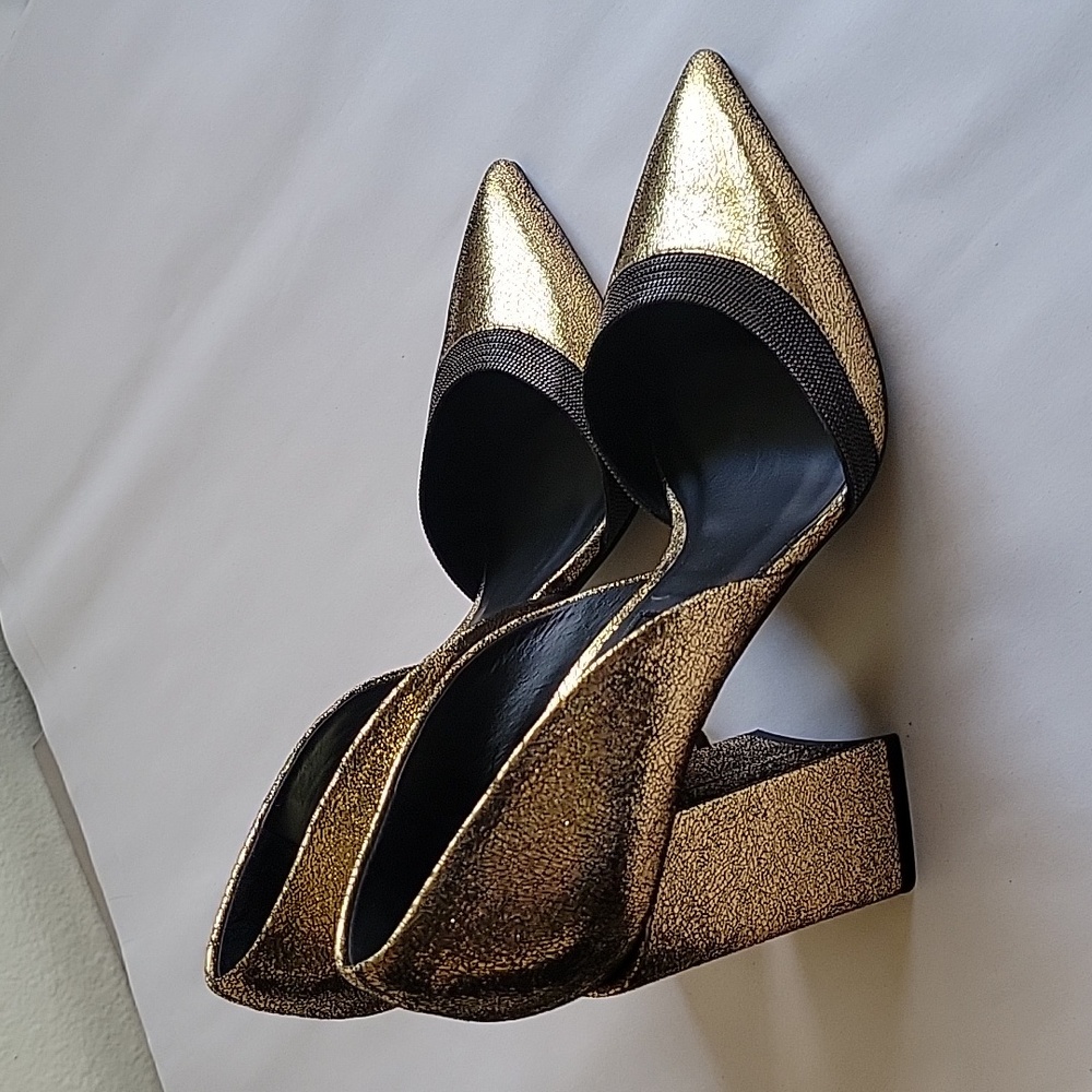 NWOT Kendall Miles CEO pump sz 40 gold and black